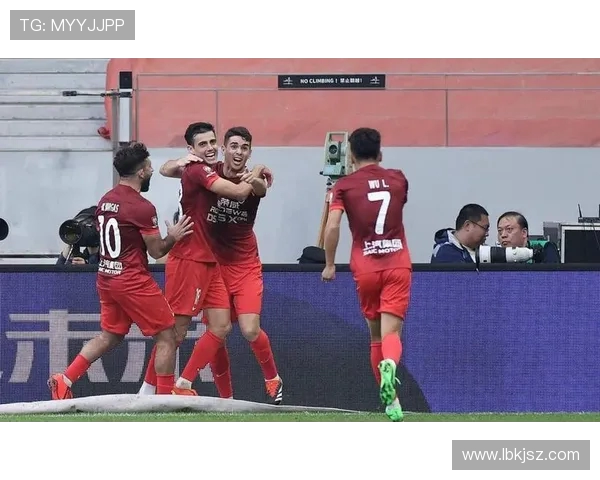 上海海港与蔚山HD战平0-0无缘亚冠淘汰赛结束本赛季征程 上海海港与蔚山HD战平0-0无缘亚冠淘汰赛结束本赛季征程